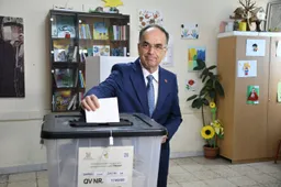 Zgjedhjet parlamentare në Shqipëri, presidenti Begaj i drejtohet qendrës së votimit